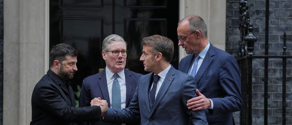Der Kanzler bleibt im Hintergrund. Wolodymyr Selenskyj, Keir Starmer, Emmanuel Macron und Friedrich Merz (von links nach rechts) nach einem Ukraine-Treffen in London.