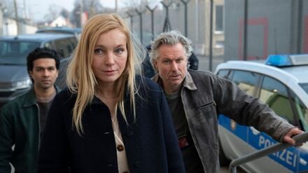 Tayfun Bastürk (Altamasch Noor, links), Judith Schrader (Nadja Uhl) und Jochen Montag (Dirk Borchardt) rücken zur Durchsuchung an.