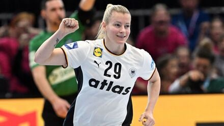 Antje Döll führt die deutschen Handballerinnen erstmals bei einer WM als Kapitänin aufs Feld. (Archivbild)