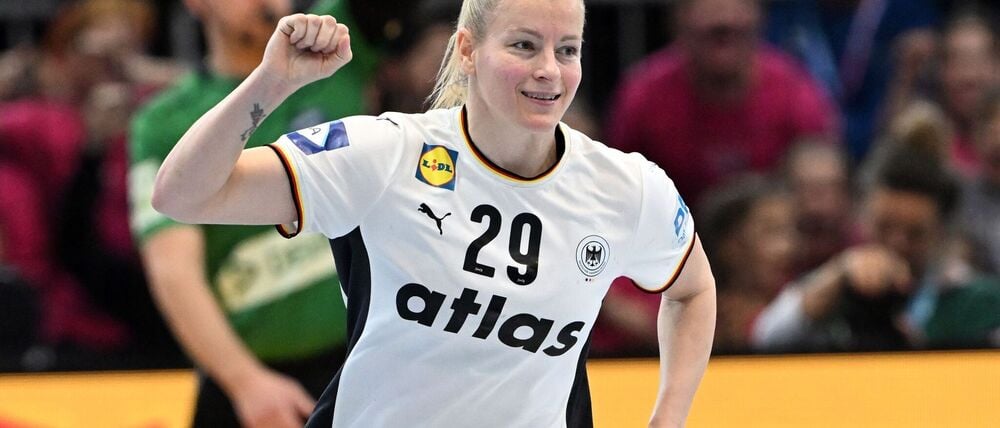 Antje Döll führt die deutschen Handballerinnen erstmals bei einer WM als Kapitänin aufs Feld. (Archivbild)