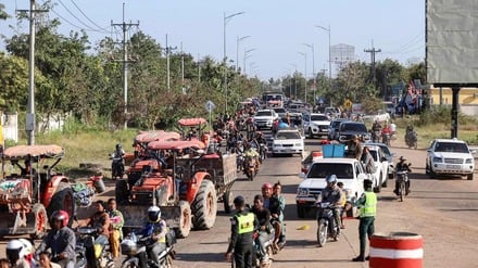 Menschen werden in der kambodschanischen Provinz Oddar Meanchey evakuiert.