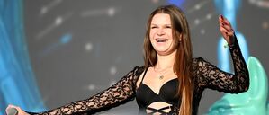 Rapperin Ikkimel steht beim MS Dockville auf der Bühne.