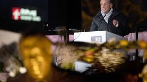 05.12.2025, Berlin: Michel Friedman, Publizist und ehemaliger CDU-Politiker, spricht bei einer Veranstaltung vor dem Konrad-Adenauer Haus. Nahe dem Konrad-Adenauer-Haus haben Aktivisten des Zentrums für Politische Schönheit eine bronzene Statue des ermordeten Kasseler Regierungspräsidenten Walter Lübcke aufgestellt. Foto: Markus Lenhardt/dpa +++ dpa-Bildfunk +++