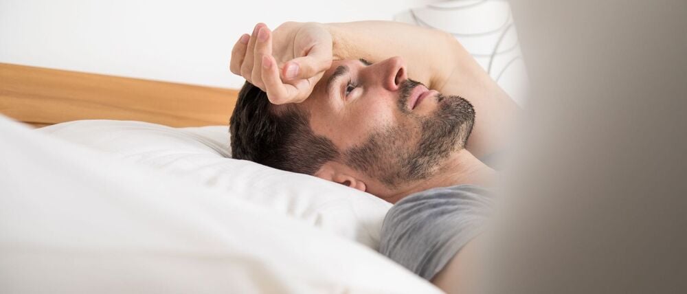 Nächtliches Aufwachen ist ein normaler Bestandteil des Schlafs und meist unproblematisch, doch anhaltende Schlafprobleme mit Auswirkungen auf den Alltag erfordern professionelle Unterstützung.