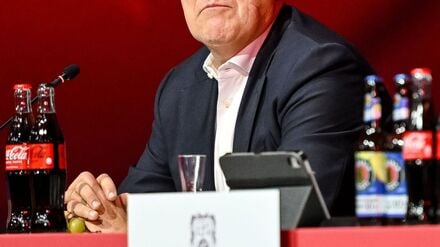 Bayern Münchens Vorstandsvorsitzender Jan-Christian Dreesen hofft auf ein Einlenken des DFB im Zoff um die Frauen-Bundesliga. (Archivbild)