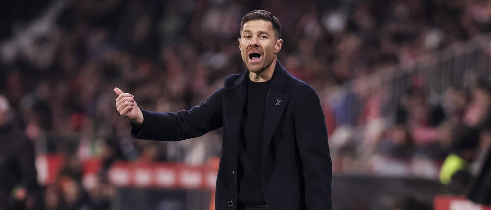 Daumen runter für Xabi Alonso? Im Fußball kann es für Trainer schnell sehr einsam werden.