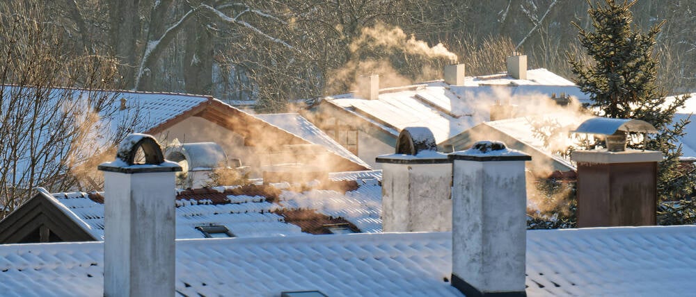 Nicht nur die Schornsteine qualmen, auch im Kanzleramt beim Koalitionsausschuss dürfte es heiß hergehen.