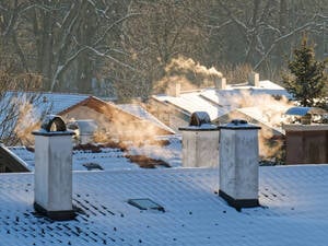 Rauchende Kamine in Ruhpolding. 