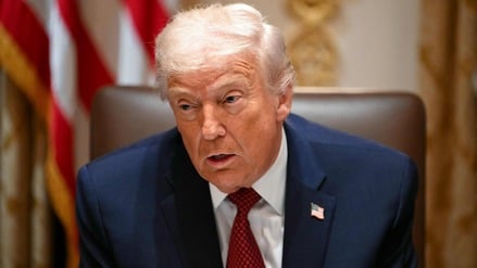 US-Präsident Donald Trump spricht während einer Diskussionsrunde über Hilfsmaßnahmen für Landwirte im Kabinettssaal des Weißen Hauses in Washington