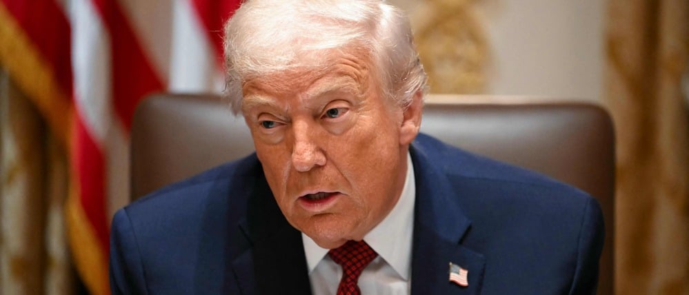 US-Präsident Donald Trump spricht während einer Diskussionsrunde über Hilfsmaßnahmen für Landwirte im Kabinettssaal des Weißen Hauses in Washington