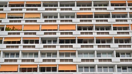 Hohe Mieten begünstigen dem Paritätischen Verband zufolge Armut. (Symbolbild)