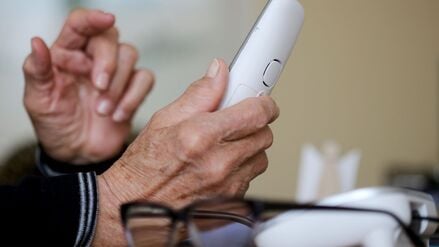 Trickbetrug am Telefon: Berliner Ermittler stießen eine Razzia in Kasachstan an. (Symbolbild)
