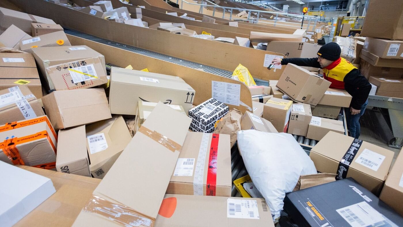 Geschenkeflut-vor-Weihnachten-Danken-Sie-Ihrem-Paketboten-aber-richtig-