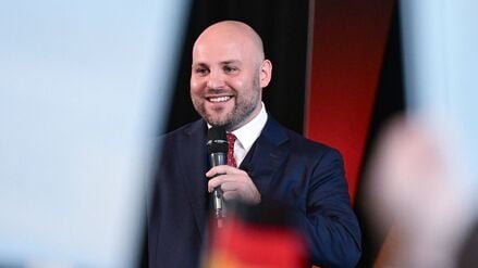 Markus Frohnmaier, Spitzenkandidat der AfD für die Landtagswahl in Baden-Württemberg 2026, wird zu einem republikanischen Netzwerktreffen in die USA reisen.