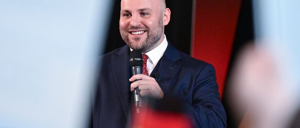 Markus Frohnmaier, Spitzenkandidat der AfD für die Landtagswahl in Baden-Württemberg 2026, wird zu einem republikanischen Netzwerktreffen in die USA reisen.