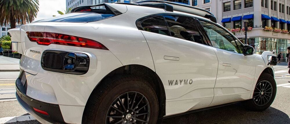 Die Robotaxis von Waymo gehören in San Francisco zum Stadtbild. (Archivbild)