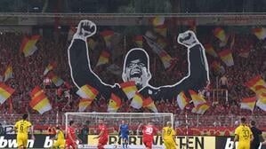 Die Herzen der Union-Fans eroberte Fischer im Sturm. Nach dem Aufstieg in die Bundesliga widmeten sie ihm diese imposante Choreo.