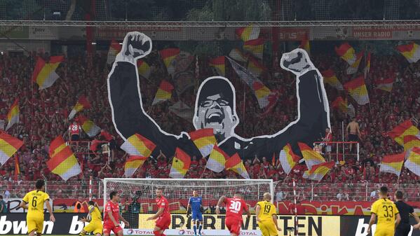 Die Herzen der Union-Fans eroberte Fischer im Sturm. Nach dem Aufstieg in die Bundesliga widmeten sie ihm diese imposante Choreo.