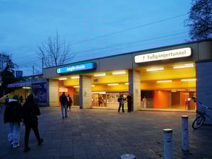 Die triste Umgebung des Bahnhofs Jungfernheide in Berlin-Charlottenburg soll aufgewertet werden.