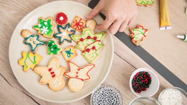 ILLUSTRATION - Lieber hellgelb statt dunkelbraun: In Lebensmitteln entsteht Acrylamid als Nebenprodukt bei der Bräunungsreaktion. (zu dpa: «Ohne Acrylamid: Goldgelbe Kekse sind die besten») Foto: Christin Klose/dpa-tmn - Honorarfrei nur für Bezieher des dpa-Themendienstes +++ dpa-Themendienst +++