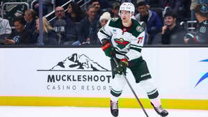 Nico Sturm äußert sich kritisch über die Maße der olympischen Eisfläche.