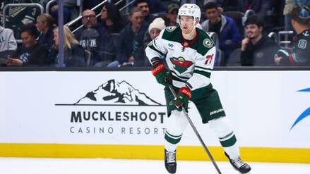 Nico Sturm äußert sich kritisch über die Maße der olympischen Eisfläche.