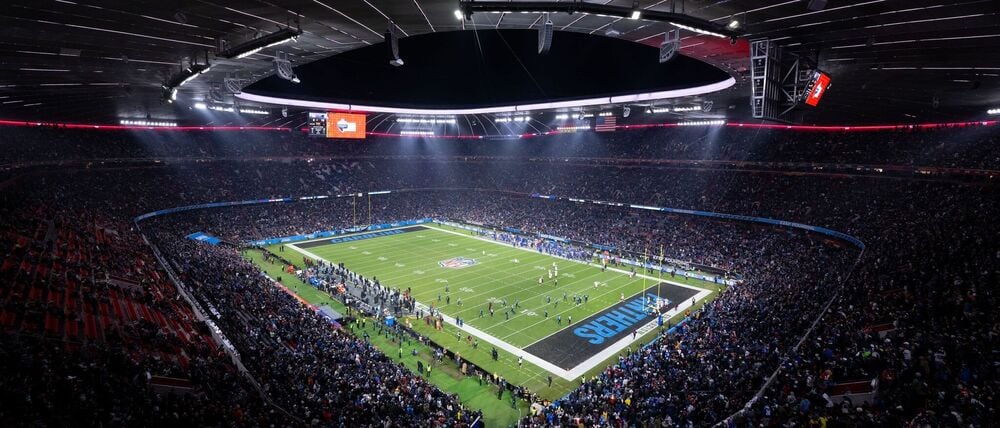 Die NFL kehrt 2026 wieder mit einem Gastspiel in die Münchner Allianz Arena zurück. (Archivbild)