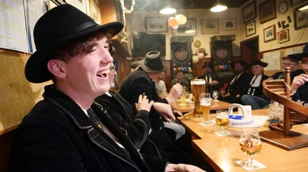 Jeshua Schäfer ist seit einem halben Jahr auf der Walz und weiß noch nicht, wie er die Festtage verbringt.