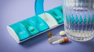 Manche Menschen tun sich schwer beim Schlucken von Tabletten: Ein paar Tricks können helfen und das Einnehmen deutlich erleichtern. (Symbolbild)