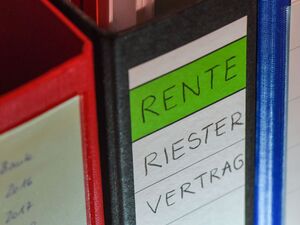 Der BGH hat eine Klausel in einer fondsgebundenen Riester-Versicherung geprüft. (Symbolbild)