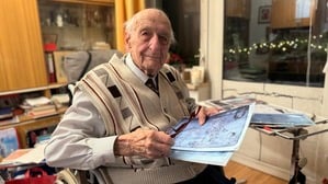 Günter Duwe ist Chemiker und Lokalhistoriker. Der 99-Jährige hat den Zweiten Weltkrieg miterlebt, die Gründung und den Niedergang der DDR. Seit Jahren forscht er an der Geschichte Teltows.