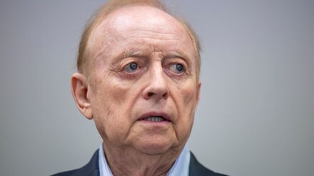 Bleibt trotz Fristablaufs auf freiem Fuß: Alfons Schuhbeck. (Archivbild)