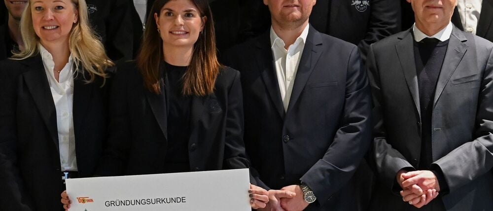 Mit auf dem Gruppenfoto: DFB-Präsident Bernd Neuendorf.