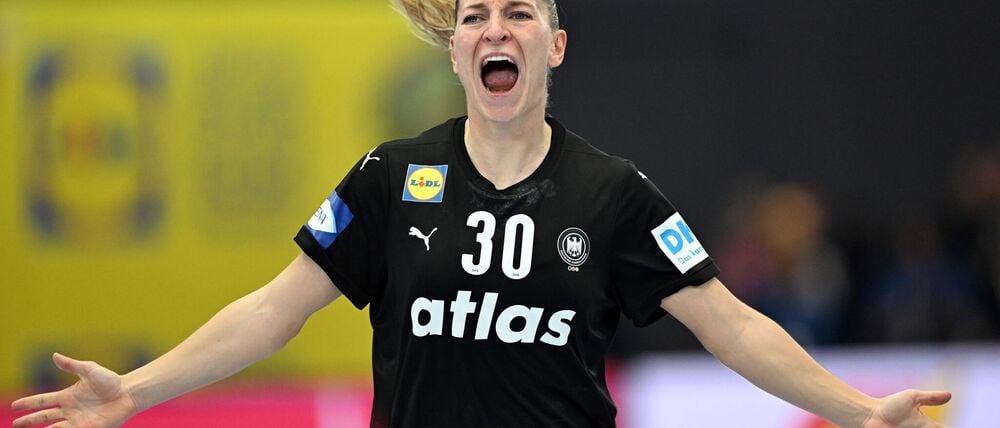 Rechtsaußen Jenny Behrend hofft auf die erste WM-Medaille ihrer Karriere.