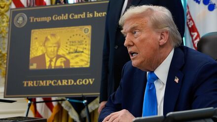 Das Konterfei des Präsidenten ist auch auf der „Trump Gold Card“ zu sehen.
