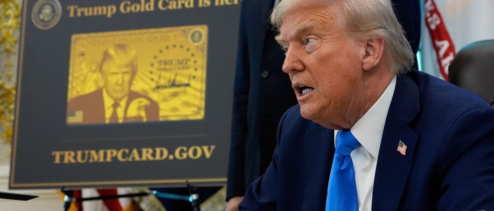Das Konterfei des Präsidenten ist auch auf der „Trump Gold Card“ zu sehen.