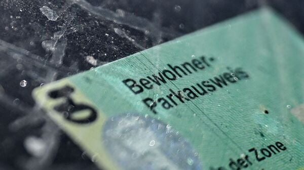 Soll deutlich teurer werden: Der Bewohner-Parkausweis in Berlin.