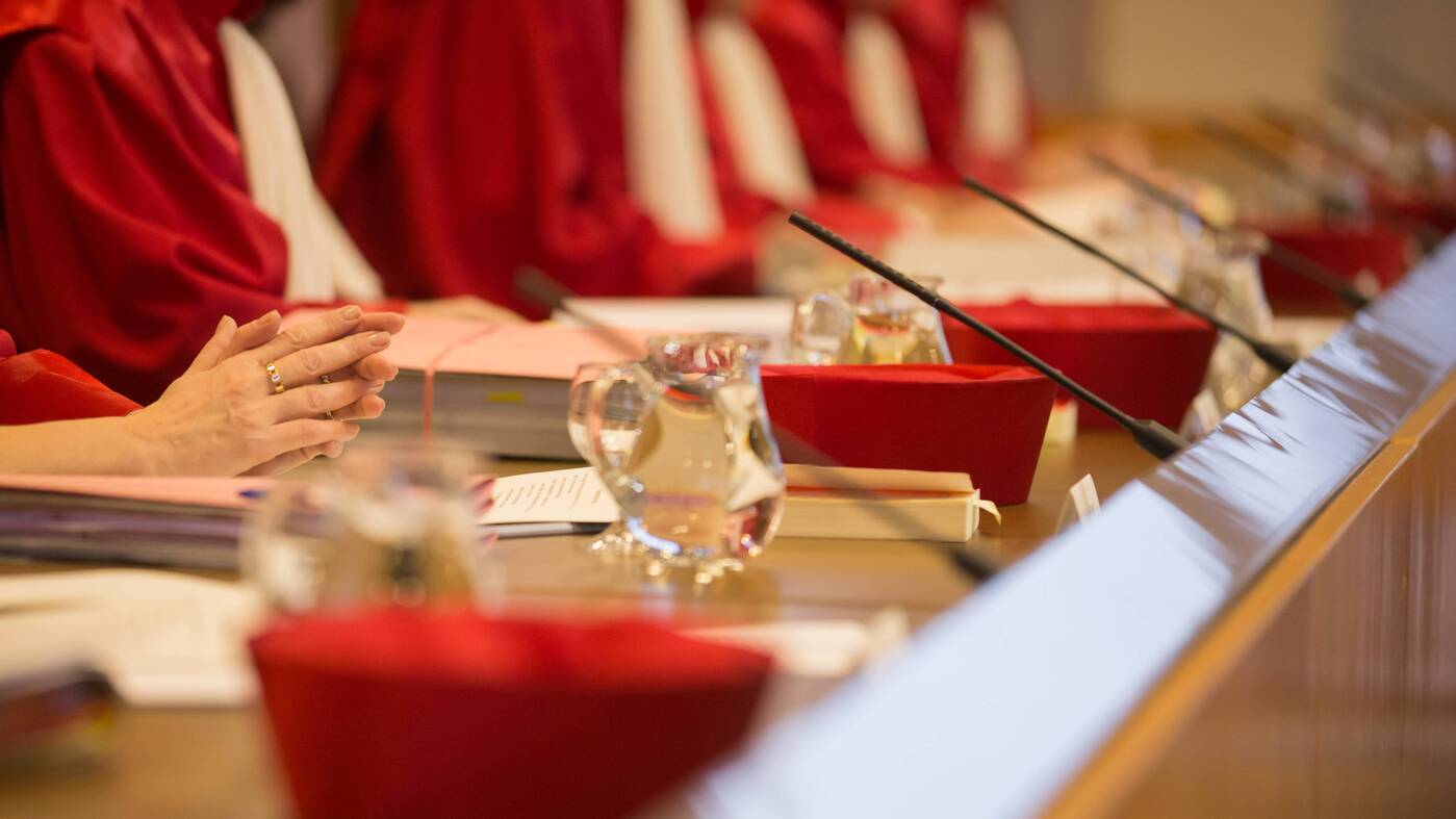 Allensbach-Umfrage zeigt Abwärtstrend: Vertrauen in Bundesverfassungsgericht und Regierung stark gesunken