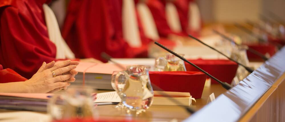 Das Bundesverfassungsgericht genießt zwar weiterhin die höchsten Werte, doch auch hier gab es deutliche Verluste (Symbolbild).