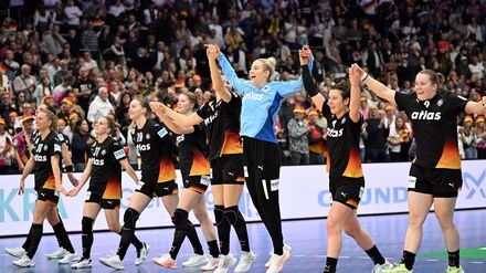 Noch ein Sieg trennt die deutschen Handballerinnen von einer WM-Medaille.