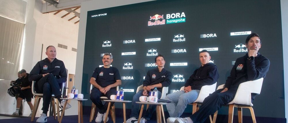 Die Protagonisten im Red-Bull-Team mit dem Tour-Dritten Florian Lipowitz (M.)