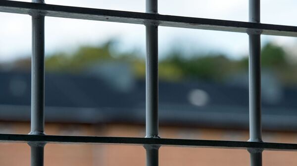Vergittert sind die Fenster im Gebäude der Klinik für Forensische Psychiatrie.