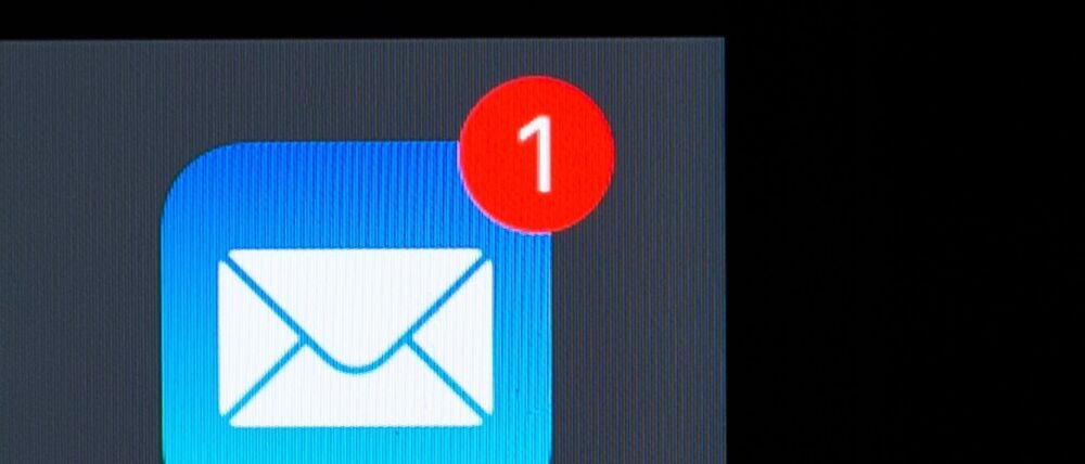 Nach einer Studie des Bitkom hat die E-Mail auch im privaten Umfeld nicht an Relevanz verloren. (Archivbild)