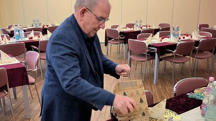 Weihnachtsfeier für Obdachlose in Berlin-Kladow mit Leser Joachim Weiß