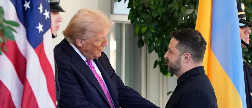 US-Präsident Donald Trump begrüßt den ukrainischen Präsidenten Wolodymyr Selenskyj vor dem Weißen Haus (Symbolbild).