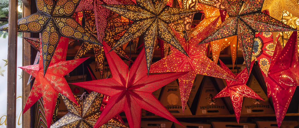 Leuchtende Sterne wärmen in der Adventszeit die Herzen.