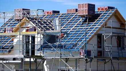 Im Wohnungsbau dürfte es bald wieder bergauf gehen (Archivbild).