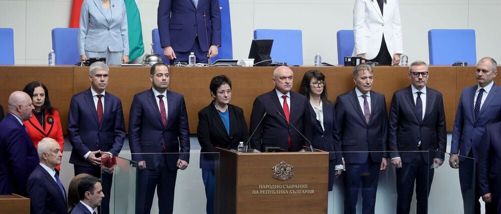 Unter dem Druck von Straßenprotesten ist die Regierung von Bulgariens Ministerpräsident Rossen Scheljaskow zurückgetreten.