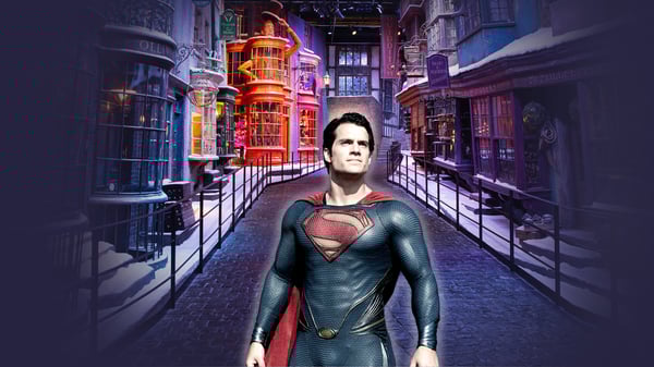 Henry Cavill als Superman in der Winkelgasse aus dem Harry-Potter-Universum.