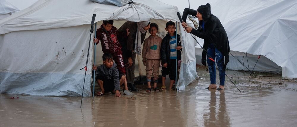 Auch zwei Monate nach Beginn der Waffenruhe leben UN-Angaben zufolge noch immer knapp anderthalb Millionen Menschen in Gaza in provisorischen Unterkünften.